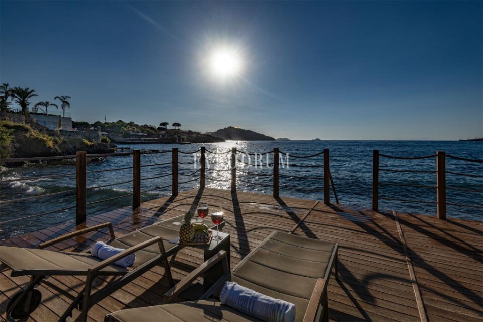 Yalıkavak'ta denize sıfır, özel iskeleli lüks villa – 076662F0 De93 8C3C B9Dd64C691F0