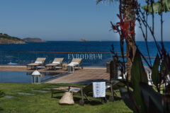 Yalıkavak'ta denize sıfır, özel iskeleli lüks villa