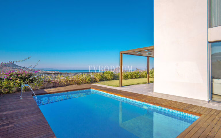 Yalıkavak’ta şehir konsepti:Deniz manzaralı, havuzlu lüks villa – Görsel 1