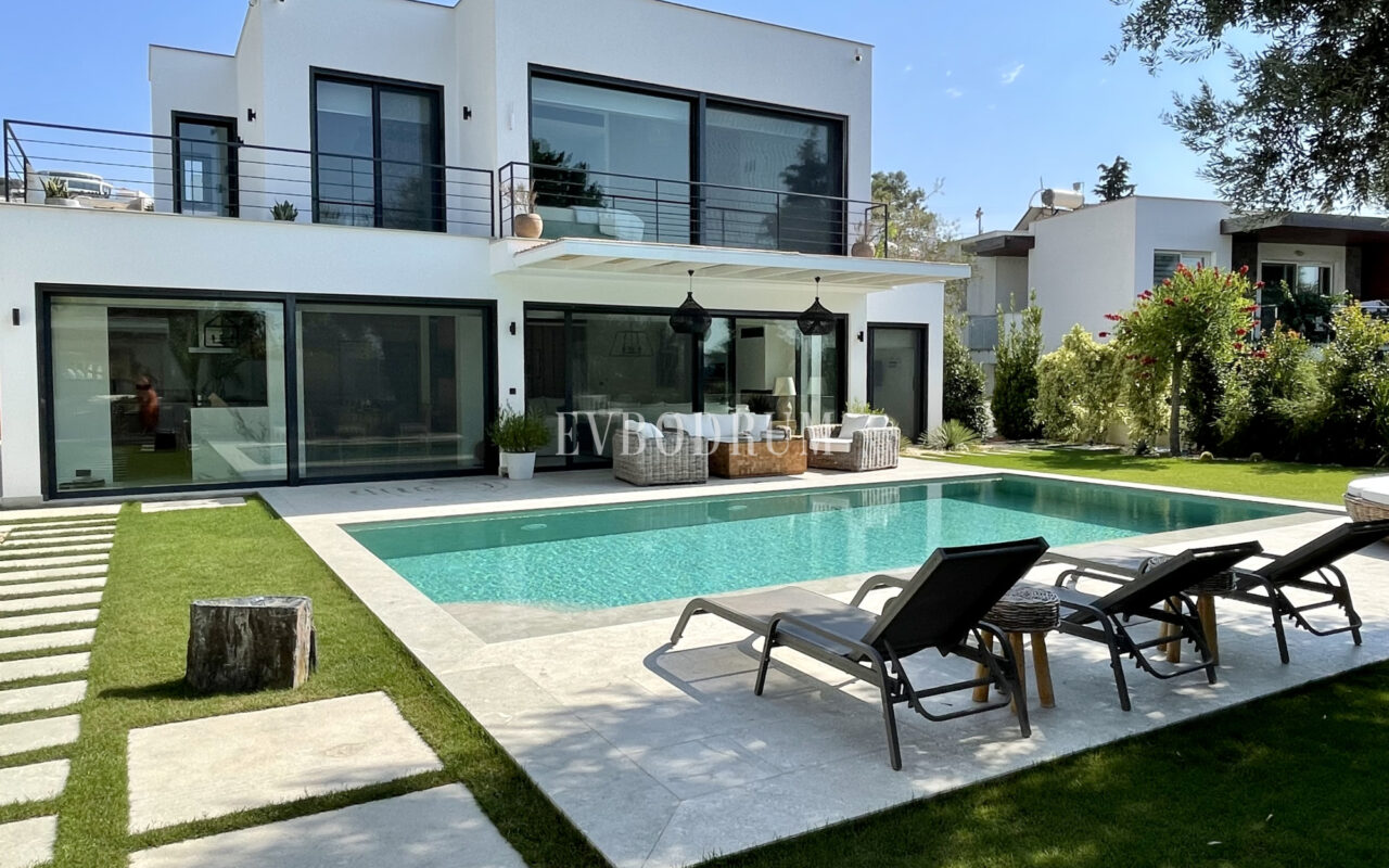 Yalikavak Merkez’de Modern Havuzlu Villa