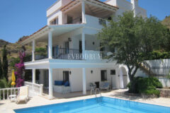 Yalikavak Küdür, önü kapanmaz deniz manzaralı 3 katlı villa