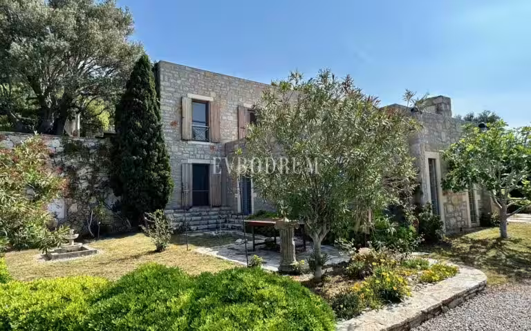 Yalıkavak’ta havuzlu ve misafirhaneli otantik taş villa – Görsel 6