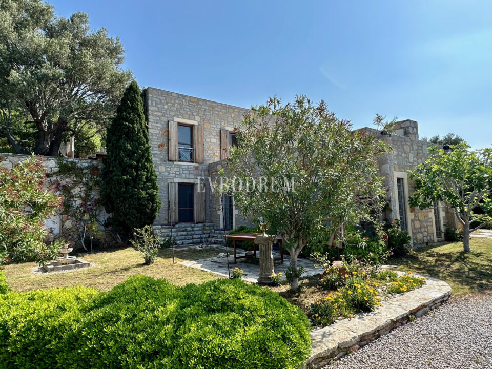 Yalıkavak’ta havuzlu ve misafirhaneli otantik taş villa – Görsel 6