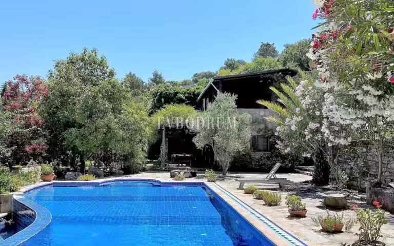 Geniş Bahçeli ve Özel Havuzlu Kiralık Taş Ev – Görsel 6