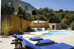 Deniz Manzaralı, Havuzlu Taş Villa