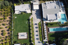 Bitez’de 2 Havuzlu, Misafir Evli Büyük Bahçeli Villa