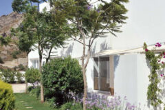 Gümüşlük’te ortak havuzlu mimari tasarımlı ev