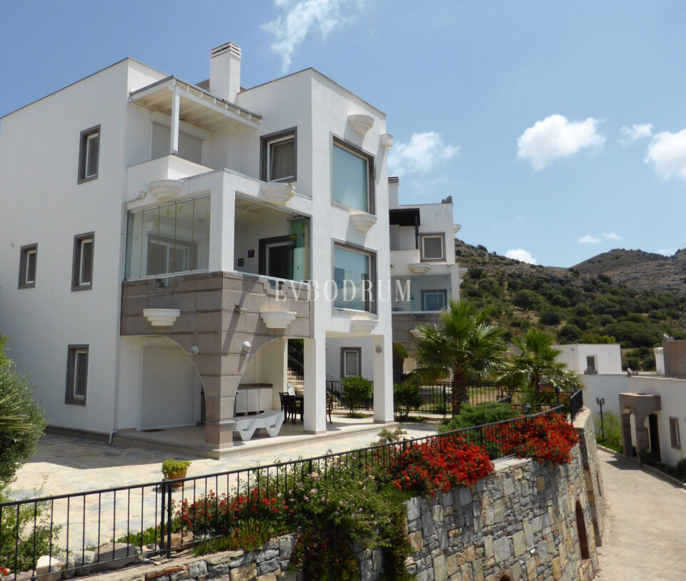 Einfamilienhaus mit Meerblick und Gemeinschaftspool