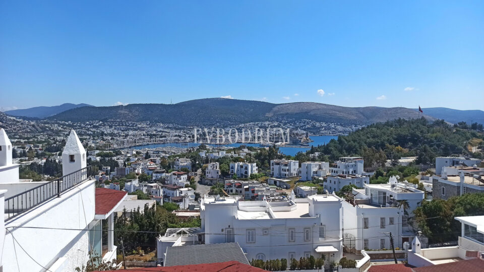 Merkezi lokasyonda, deniz manzaralı ikiz şehir evi – Görsel 9