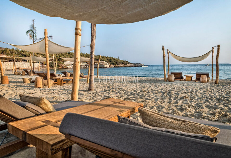 Özel Havuzlu ve Bahçeli Denize Sıfır Villa – Beach Jpeg