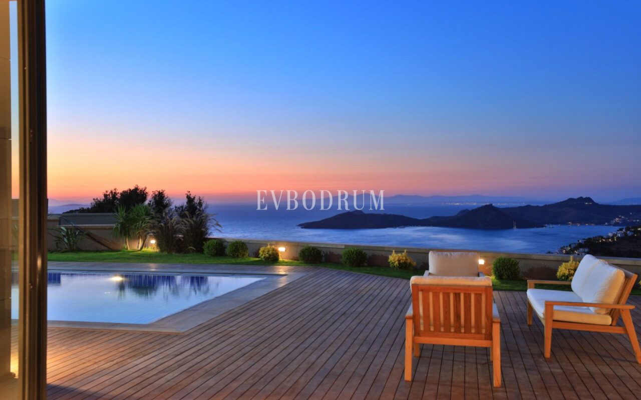 Yeni tamamlanmış, deniz manzaralı, özel havuzlu ve bahçeli villa