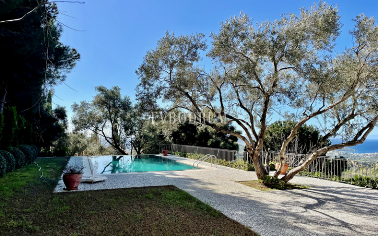 Yazlık kiralık villa, deniz manzarası ve özel havuz, 8 misafir – Görsel 1