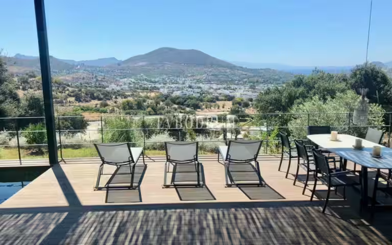 Sezonluk Kiralık: Gümüşlük’te Havuzlu Villa – Outside