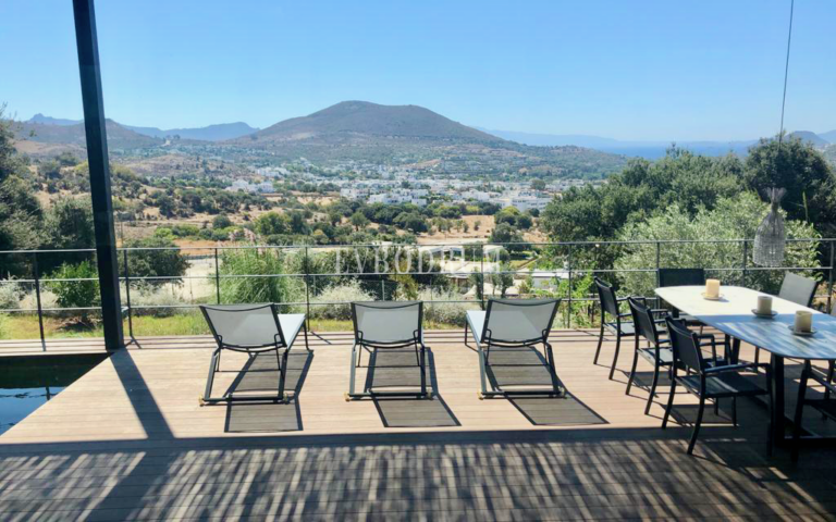 Sezonluk Kiralık: Gümüşlük’te Havuzlu Villa – Outside