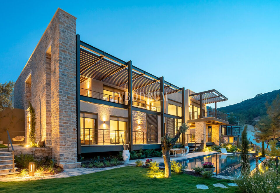 Yeni Proje: Denize Sıfır, Geniş, Havuzlu villa – Villa Outdoor