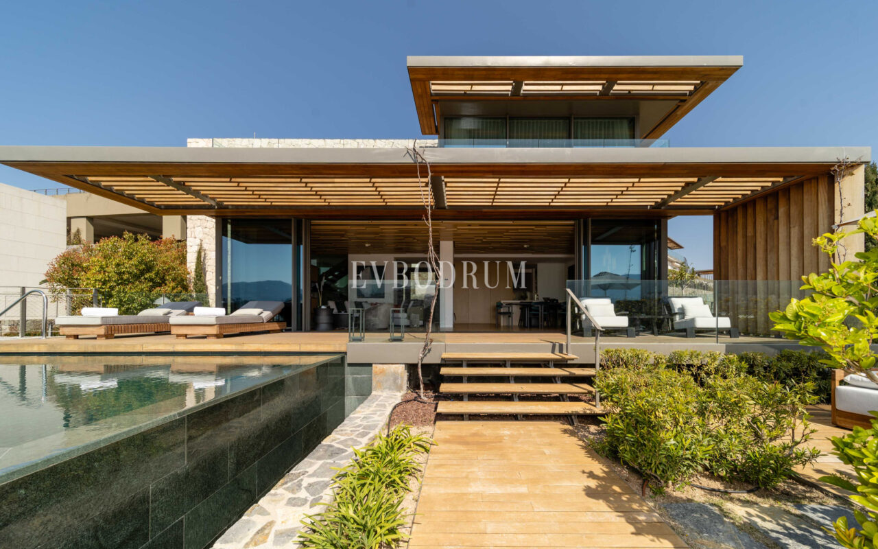 Yalıkavak’ta Denize Sıfır Lüks Villa