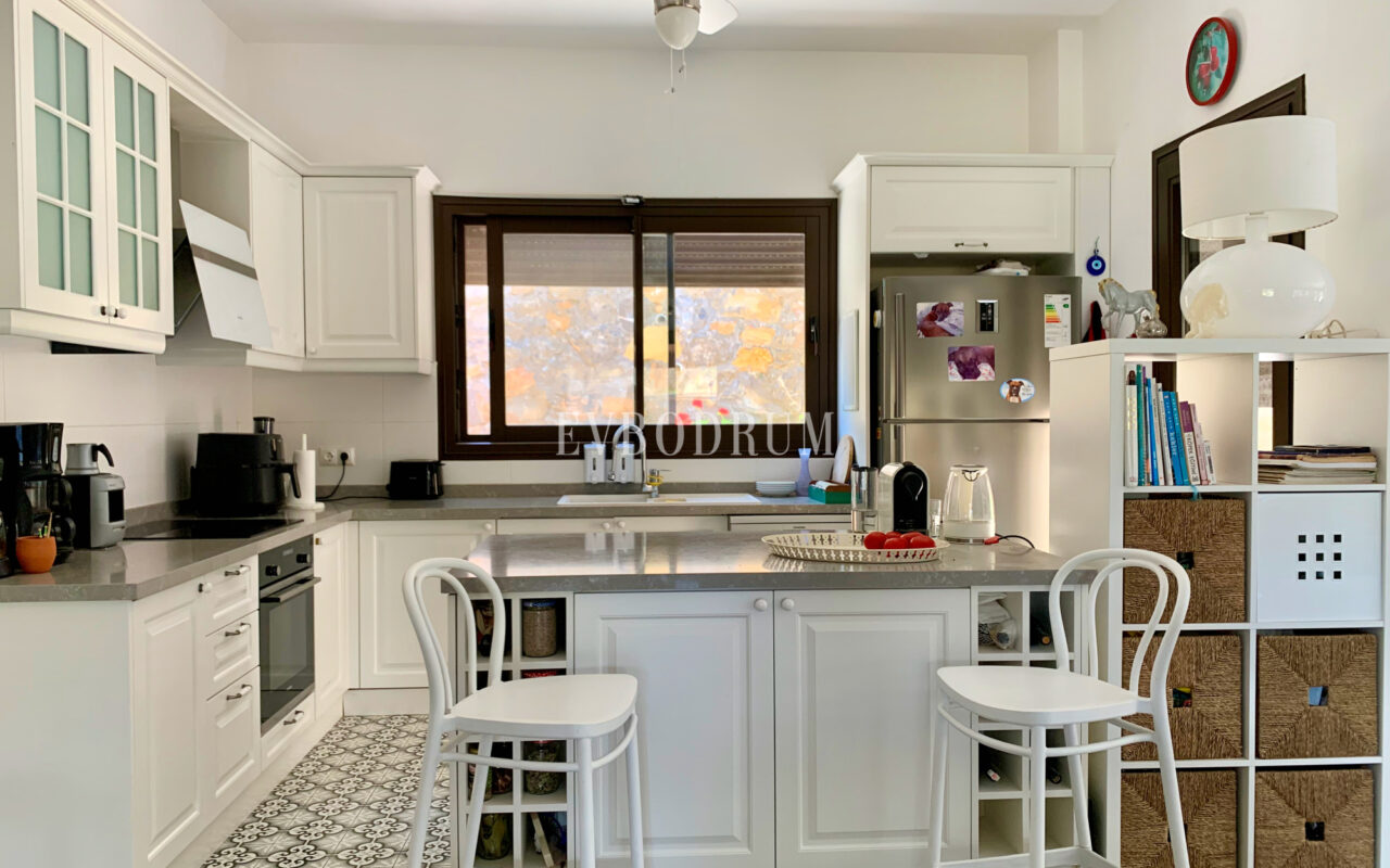 Yalıçiftlik’te tek katlı, bahçeli müstakil ev