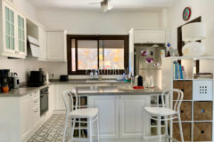 Yalıçiftlik’te tek katlı, bahçeli müstakil ev