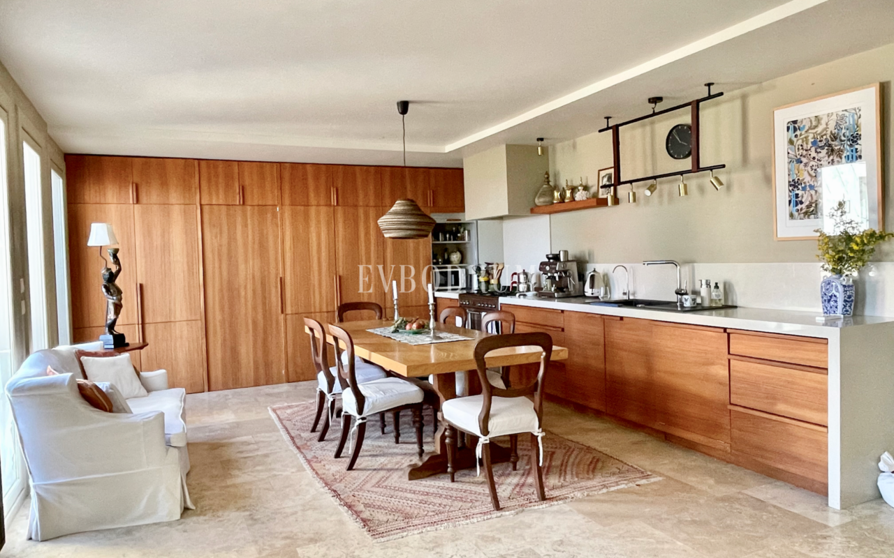 Yazlık kiralık villa, deniz manzarası ve özel havuz, 8 misafir