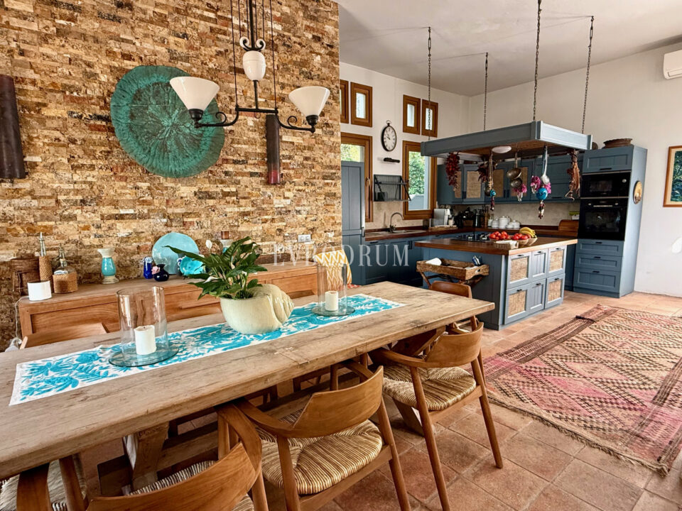 Grosse Villa mit Pool und Garten im Herzen von Türkbükü