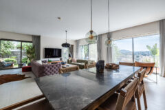 Merkezi lokasyonda zarif, tek katlı, havuzlu villa