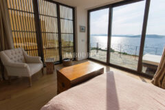 Denize sıfır özel havuzlu villa