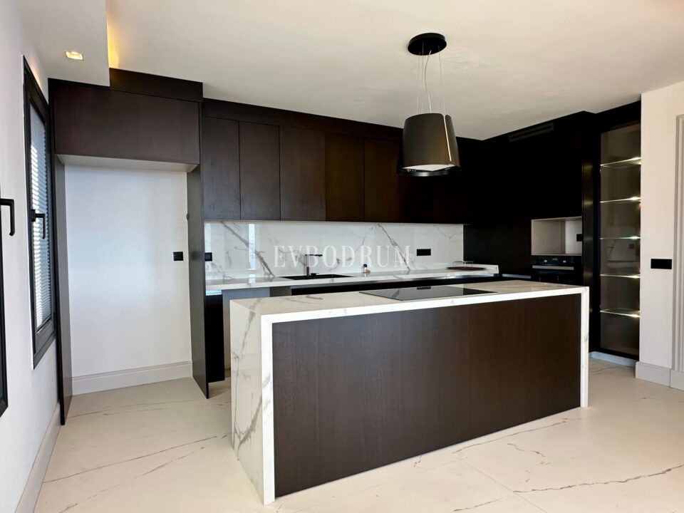 Ön sırada, havuzlu ve plaja erişimli yeni villa – Görsel 12