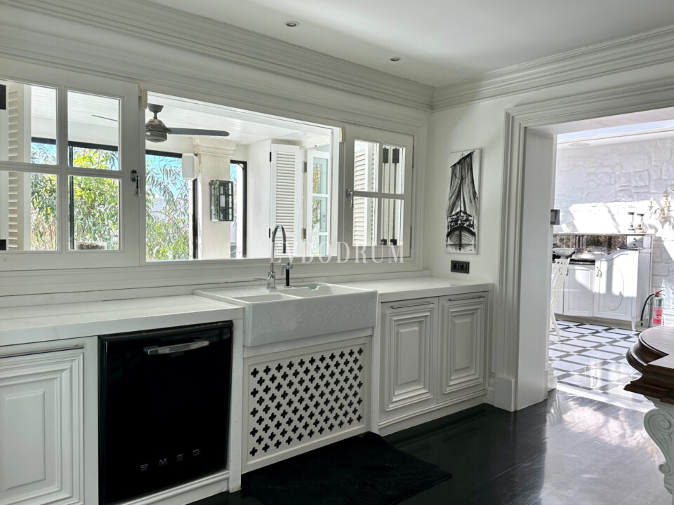 Zarif ve özel, havuzlu, manzaralı şehir evi – Görsel 19