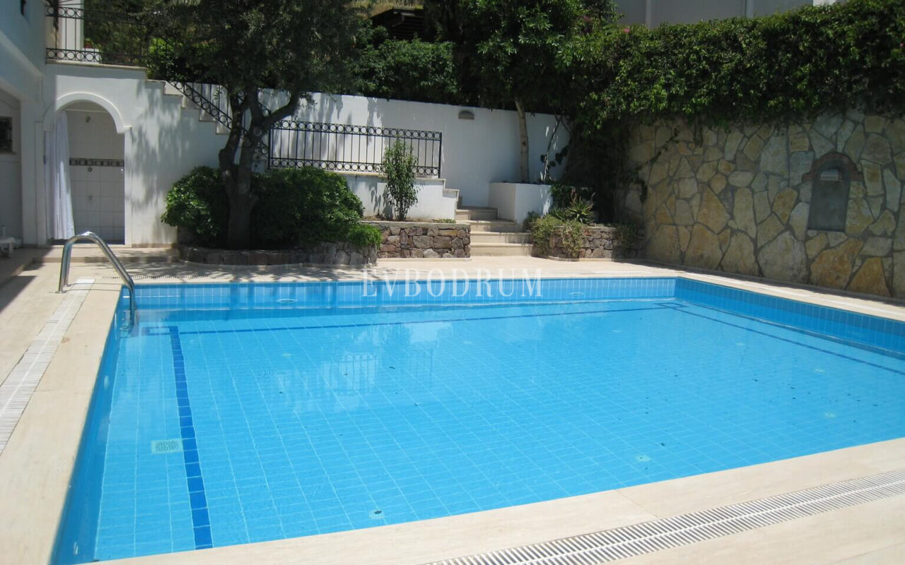 Yalikavak Küdür, önü kapanmaz deniz manzaralı 3 katlı villa