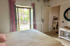 7.970 m2 arazi içinde harika, havuzlu taş ev ve misafirhanesi