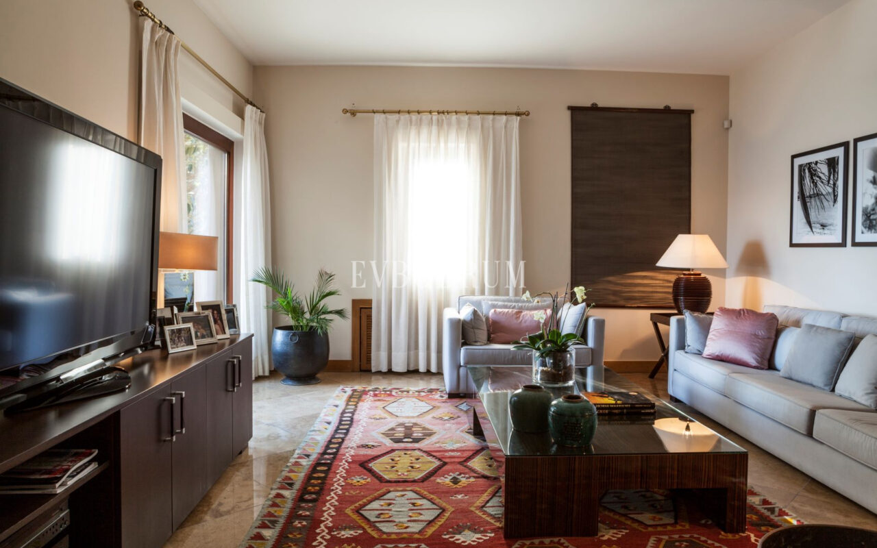 Olağanüstü özel, manzaralı kiralık villa