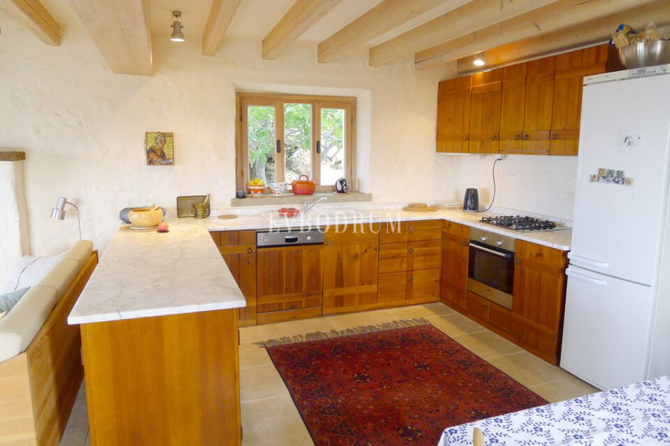 Havuzlu ve Panoramik Deniz Manzaralı Şık Ev – Görsel 4