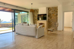 Gümüşlük'te bahçe içinde, havuzlu villa