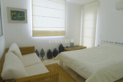 Gümüşlük’te ortak havuzlu mimari tasarımlı ev