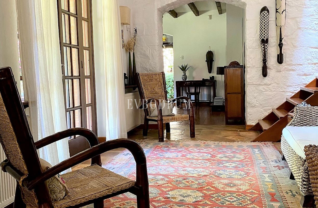 Geniş Bahçeli ve Özel Havuzlu Kiralık Taş Ev