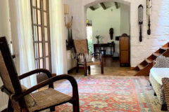 Geniş Bahçeli ve Özel Havuzlu Kiralık Taş Ev