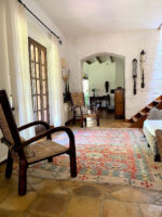 Geniş Bahçeli ve Özel Havuzlu Kiralık Taş Ev – Görsel 7