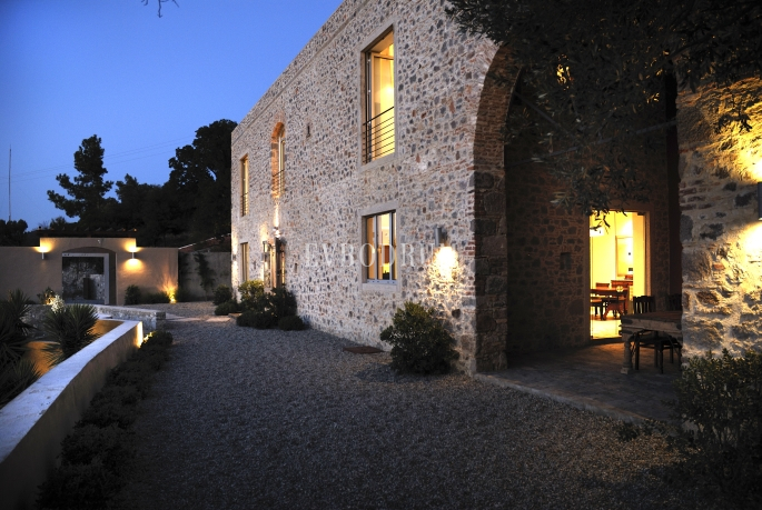 Deniz Manzaralı, Havuzlu Taş Villa – Görsel 8