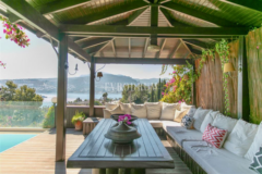 Sezonluk Kiralık: Gündoğan’da Özel Havuzlu Geniş Villa