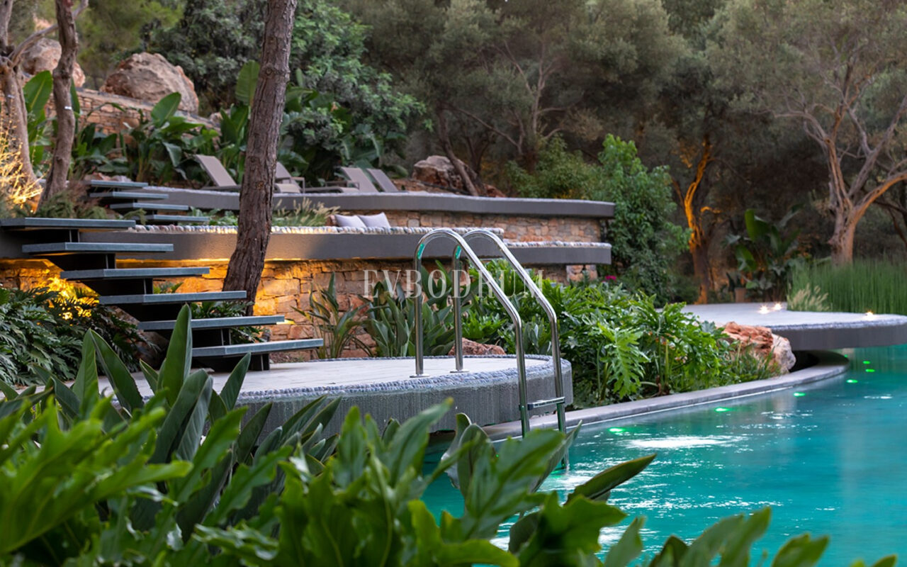 Muhteşem Manzaralı ve Plaja Erişimli Şık Daire