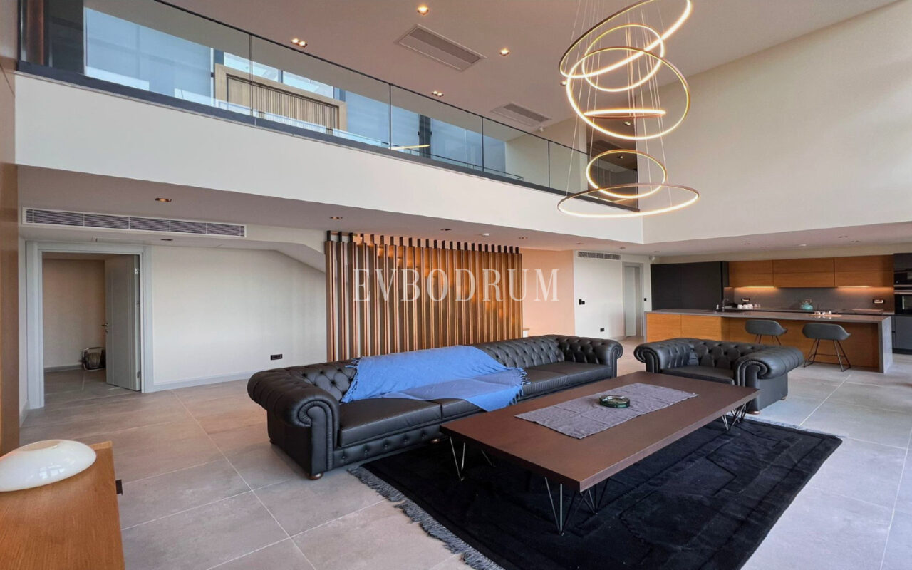 Yeni tamamlanmış, deniz manzaralı, özel havuzlu ve bahçeli villa