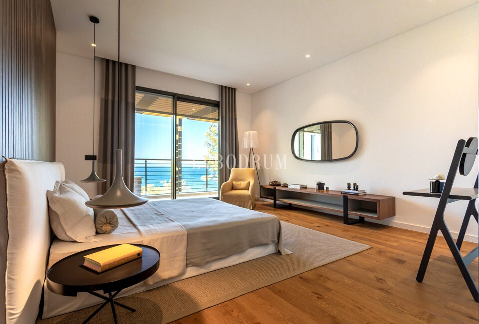 Yeni Proje: Denize Sıfır, Geniş, Havuzlu villa