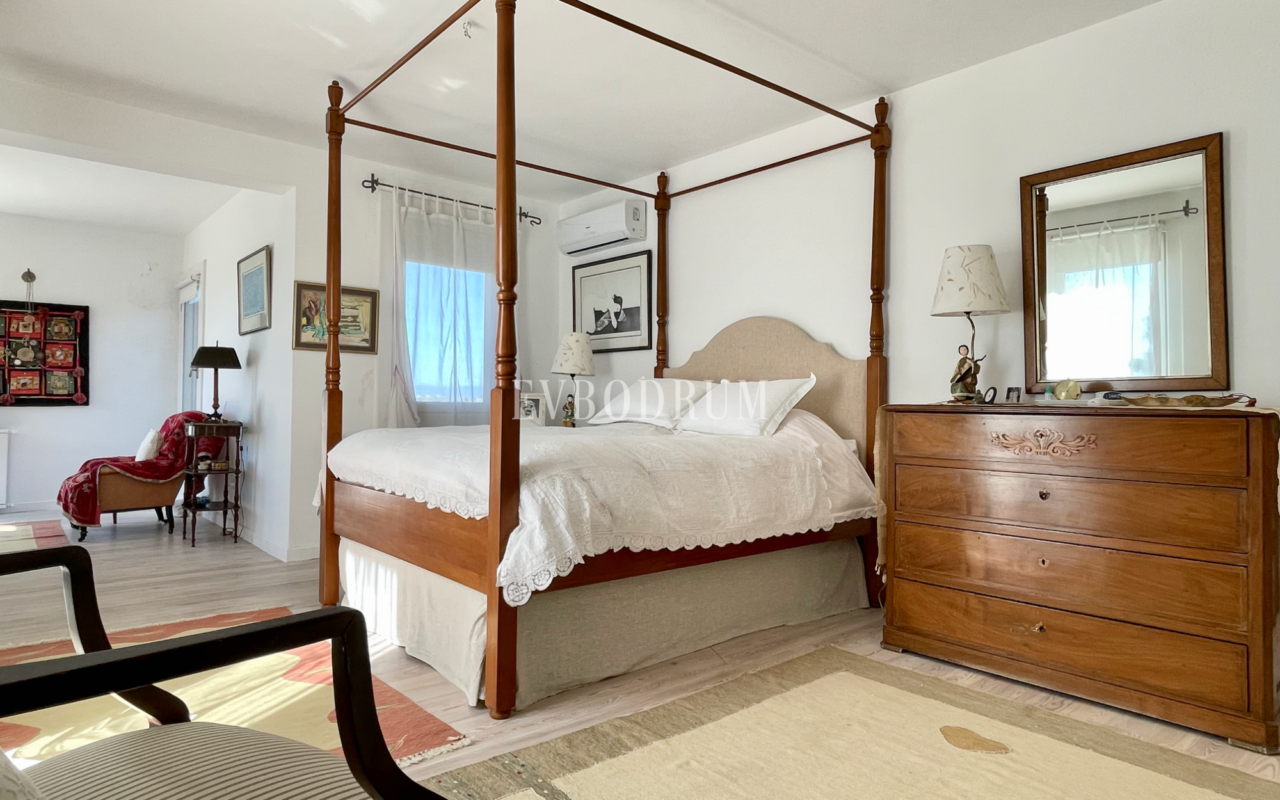 Yazlık kiralık villa, deniz manzarası ve özel havuz, 8 misafir