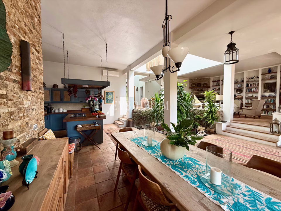 Grosse Villa mit Pool und Garten im Herzen von Türkbükü – Foto 1