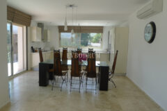 Özel Havuzlu ve Deniz Manzaralı Modern Villa