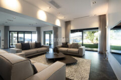 Yalıkavak'ta denize sıfır, özel iskeleli lüks villa