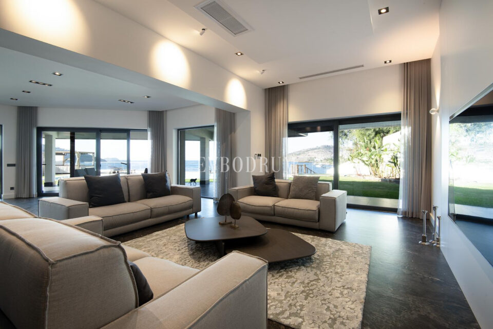 Yalıkavak'ta denize sıfır, özel iskeleli lüks villa – Görsel 17