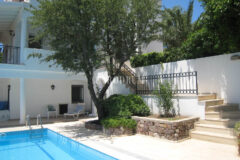 Yalikavak Küdür, önü kapanmaz deniz manzaralı 3 katlı villa