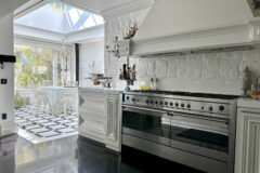 Zarif ve özel, havuzlu, manzaralı şehir evi