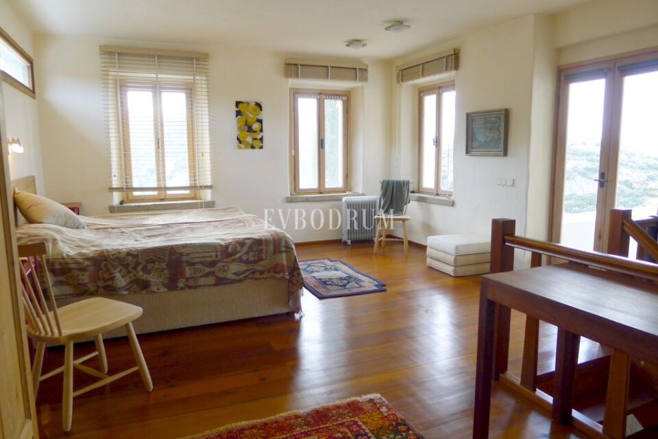 Havuzlu ve Panoramik Deniz Manzaralı Şık Ev – Görsel 3